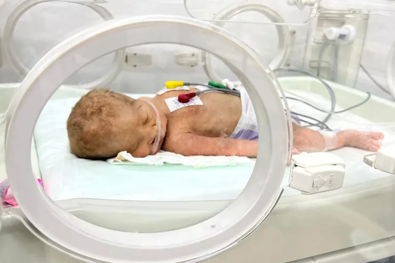 Les enfants de Gaza meurent de froid intense en raison de la destruction de leurs maisons et de l'absence de moyens de chauffage qu'Israël interdit d'introduire (Al Jazeera)