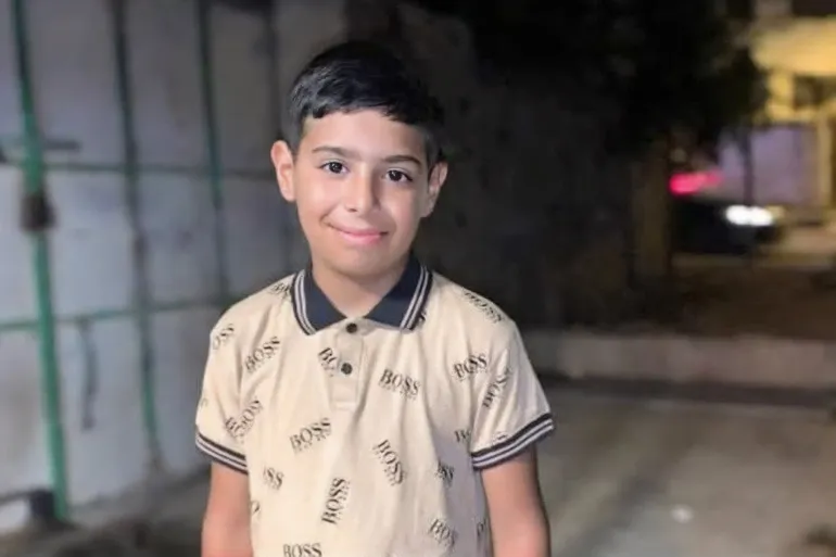 L'enfant Rajab a été touché à la poitrine par les balles de l'occupation et est tombé au sol en criant de douleur (presse palestinienne)